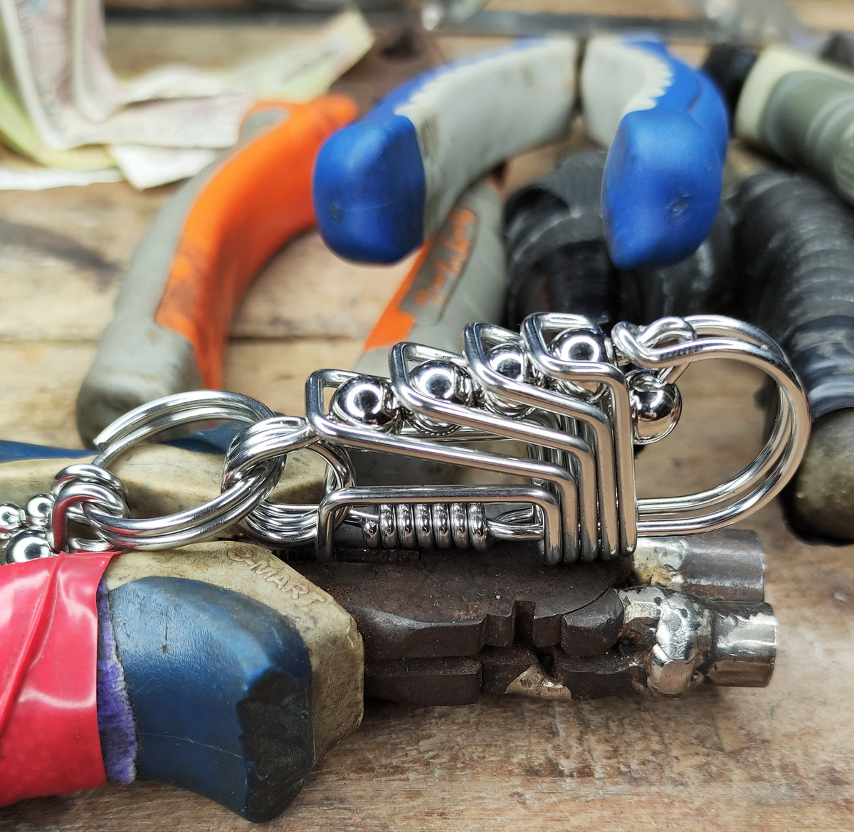 Minimalist Executive | Handcrafted Wire Carabiner Keychain